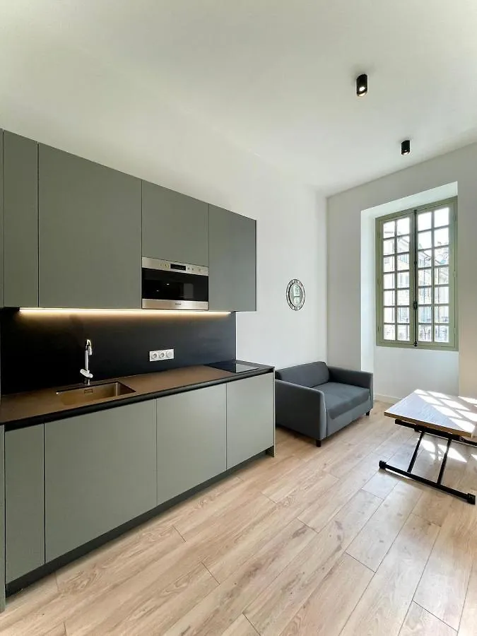 Ferienwohnung Garibaldi 11 Nizza Apartment